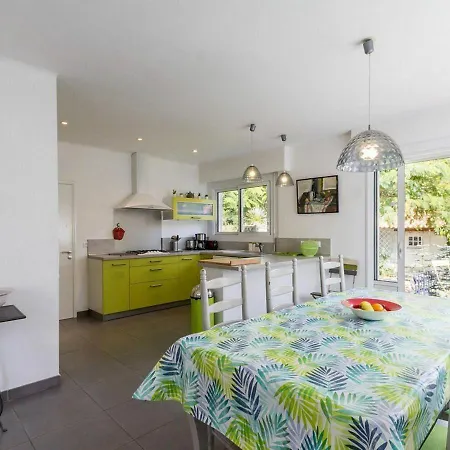 Semesterbostad Maison Familiale Renovee, 15 Km De La Mer, Jardin Clos Avec Terrasse Et Ping-pong, Centre Bourg - Fr-1-306-894 Machecoul