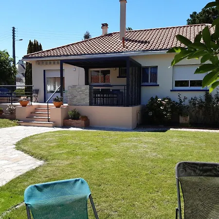 Semesterbostad Maison Familiale Renovee, 15 Km De La Mer, Jardin Clos Avec Terrasse Et Ping-pong, Centre Bourg - Fr-1-306-894 Machecoul