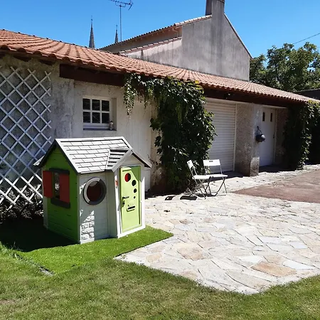 Maison Familiale Renovee, 15 Km De La Mer, Jardin Clos Avec Terrasse Et Ping-pong, Centre Bourg - Fr-1-306-894